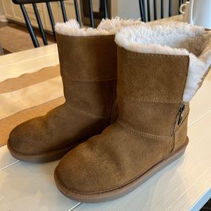 Girls size 2 Koolaburra shoes by Uggs